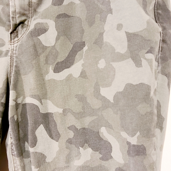 Old Navy Camo Rockstar Super Skinny 16P Jeans - Picture 9 of 10